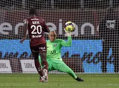 从休斯敦火箭关键时刻调整名单到巴黎圣日耳曼窗口期门线救险，曼联迎意甲关键赛(巴黎圣日耳曼宣布波切蒂诺下课)